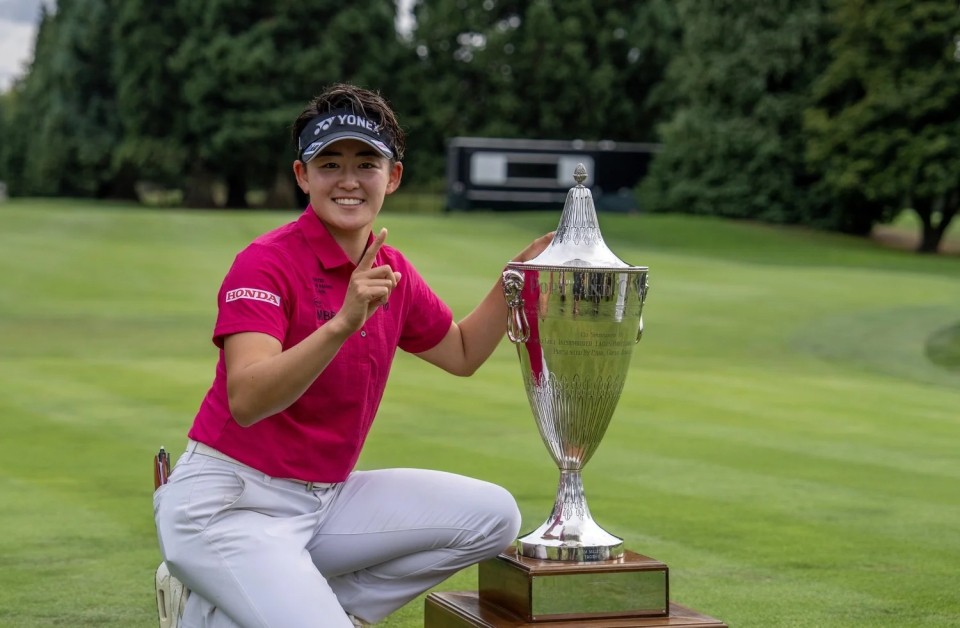 Akie Iwai poses with the trophy for The Standard Portland Classic