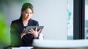 Thumbnail of a woman with a tablet